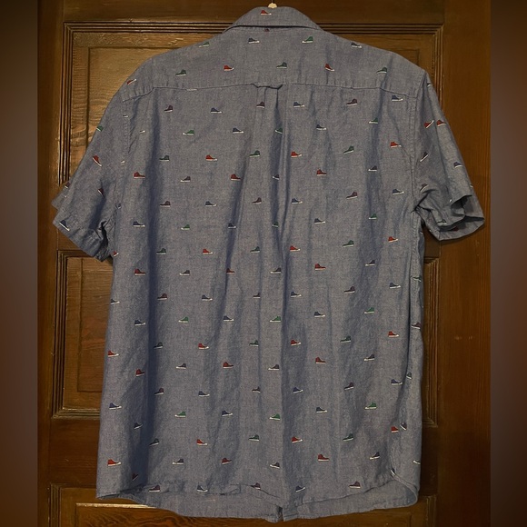 American eagle button down tee converse sneaker pattern size L - Picture 2 of 5